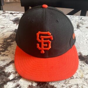 Official On Field Giants hat. Gently worn, size 7 or 55.8 cm
